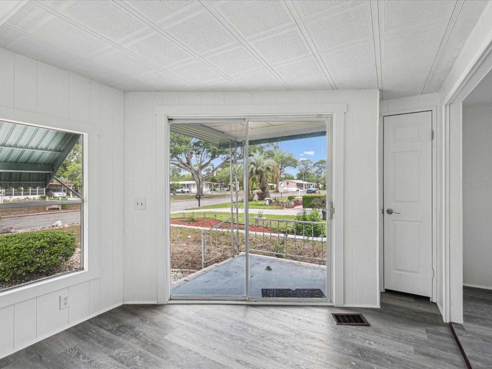 Image 6 of 64 For 7342 Brookridge Central Boulevard
