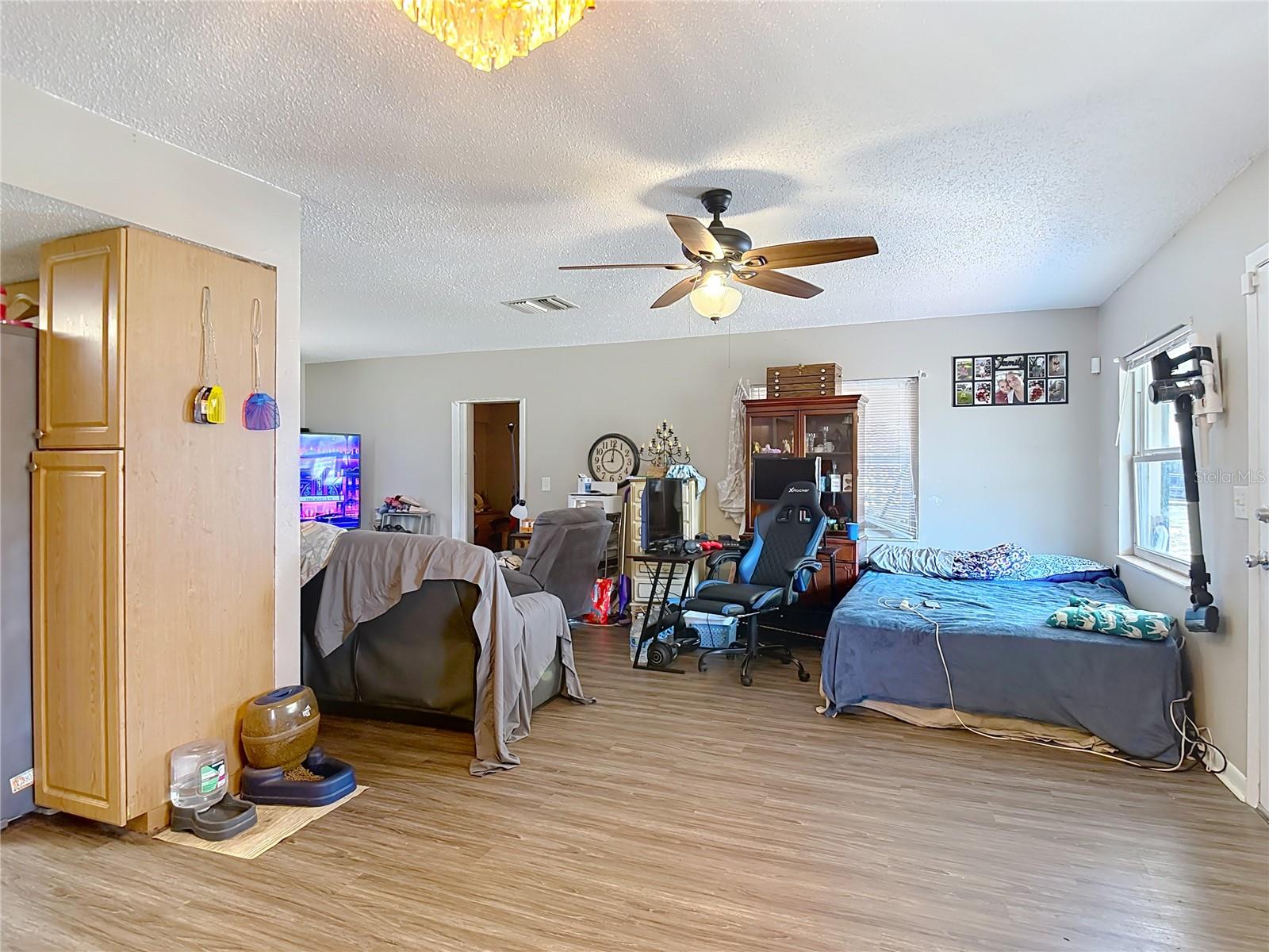 Listing photo id 12 for 6203 Sumter Drive
