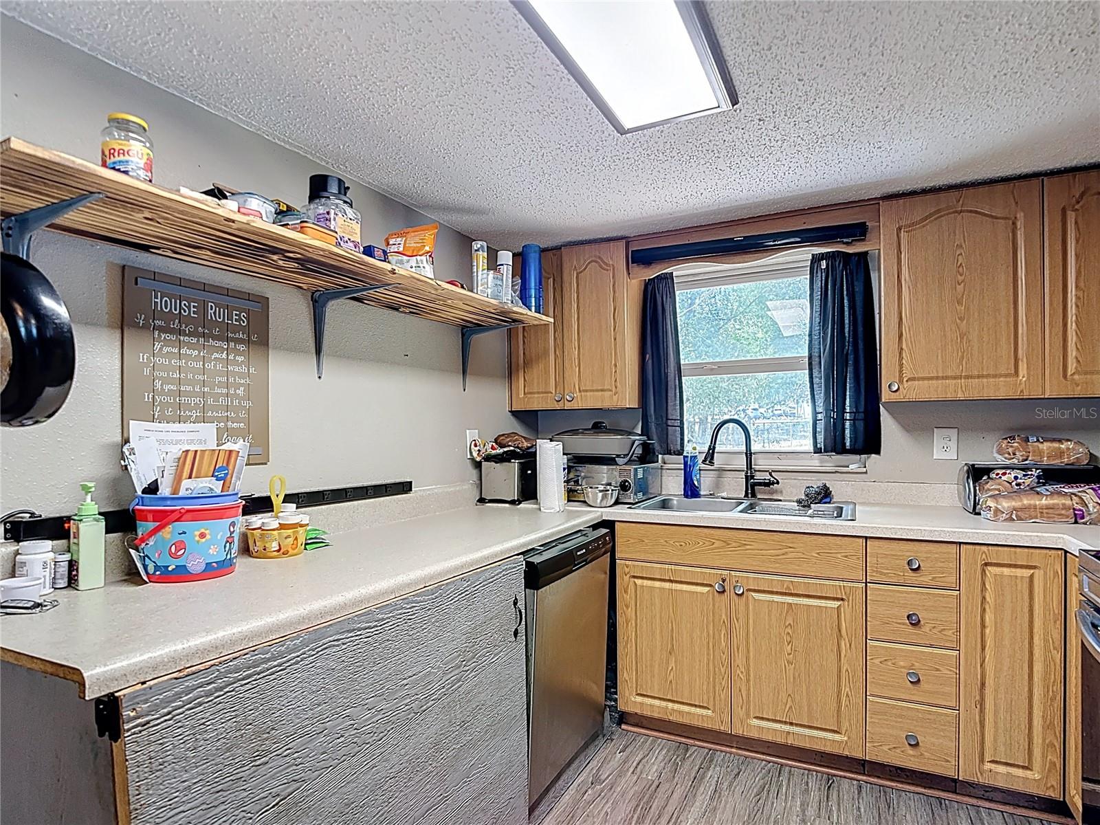 Listing photo id 17 for 6203 Sumter Drive