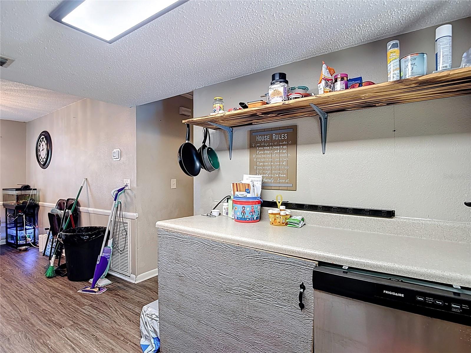 Listing photo id 19 for 6203 Sumter Drive