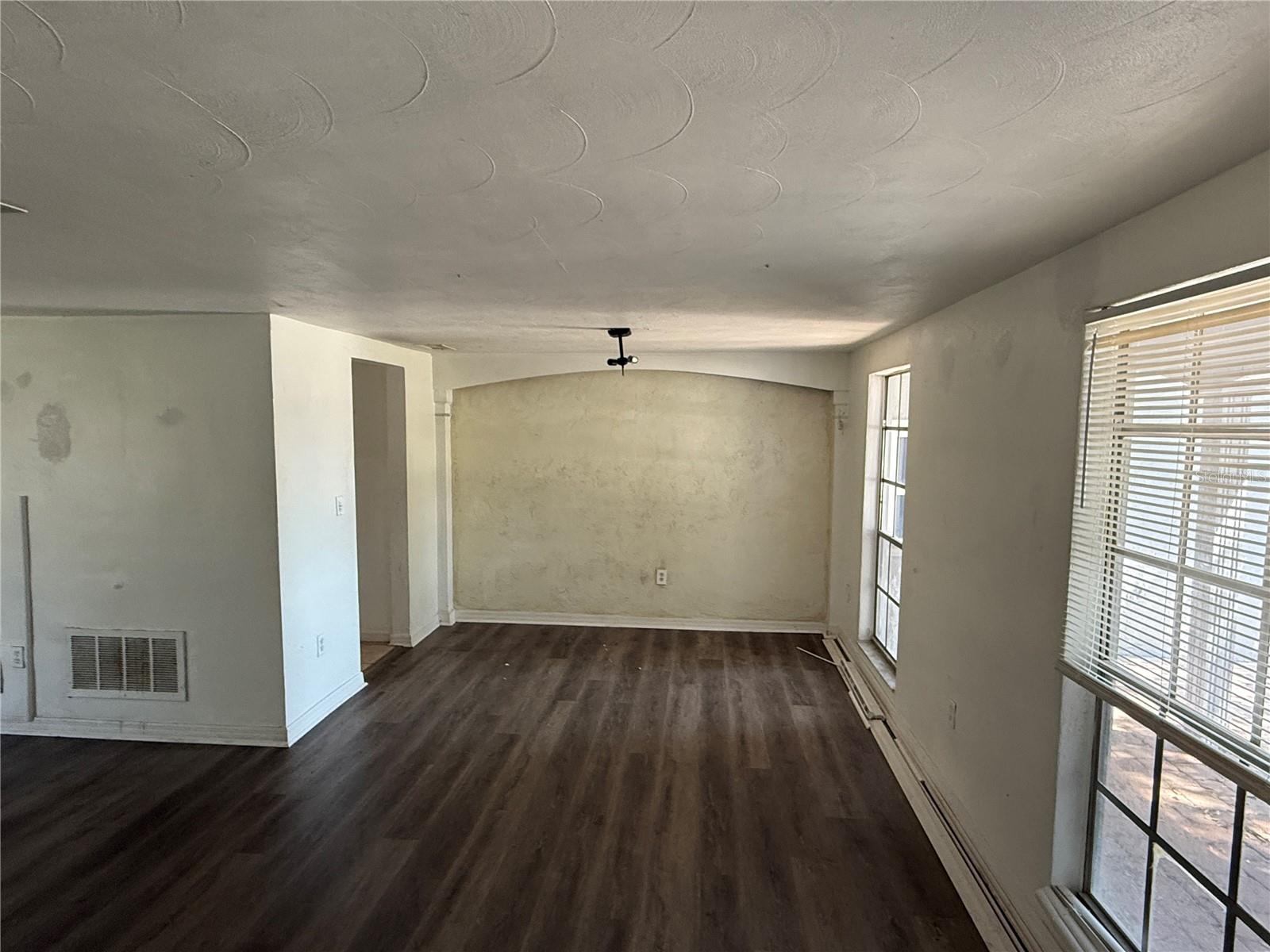 Listing photo id 1 for 3617 Rockaway Drive