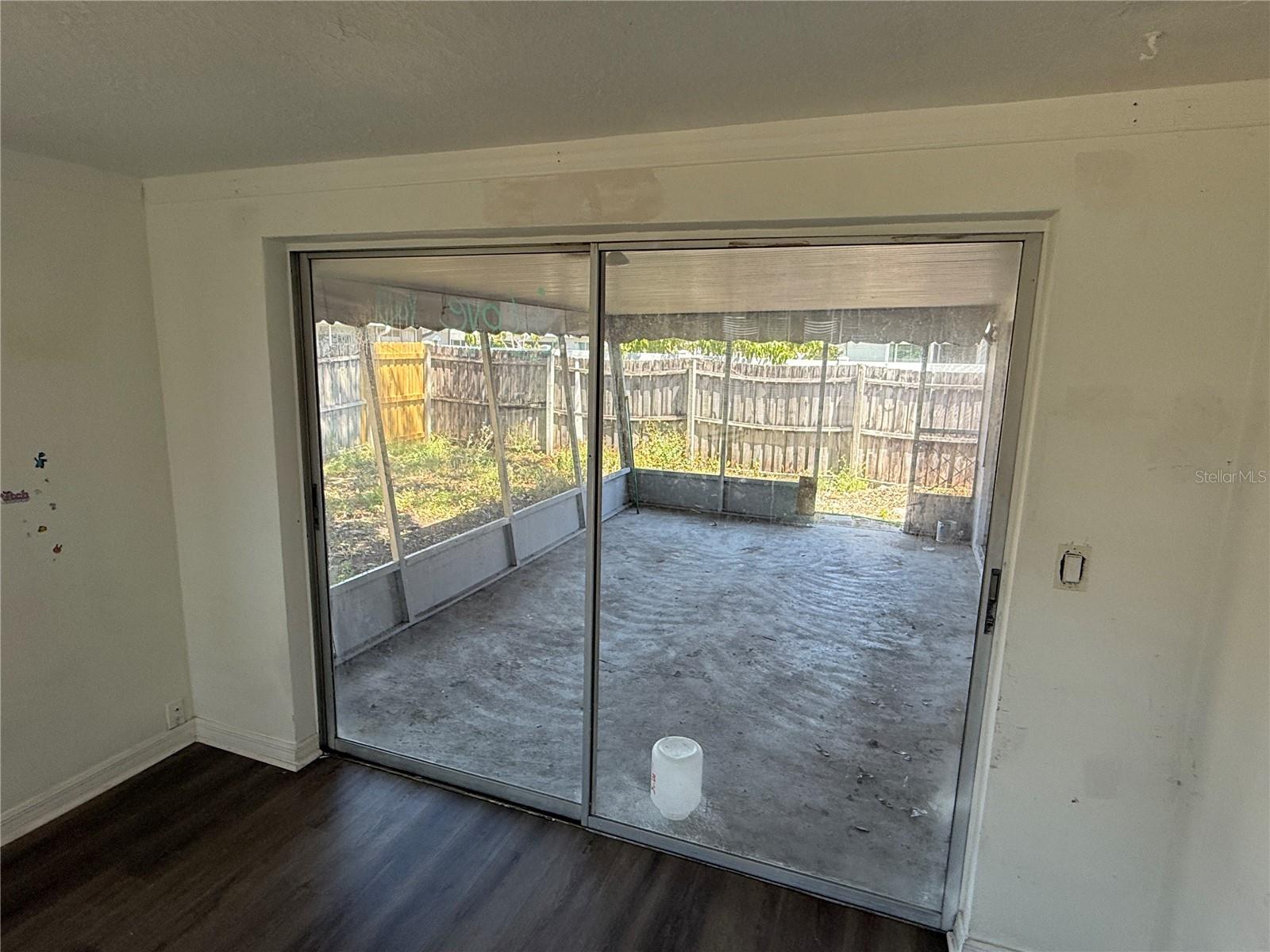 Listing photo id 3 for 3617 Rockaway Drive