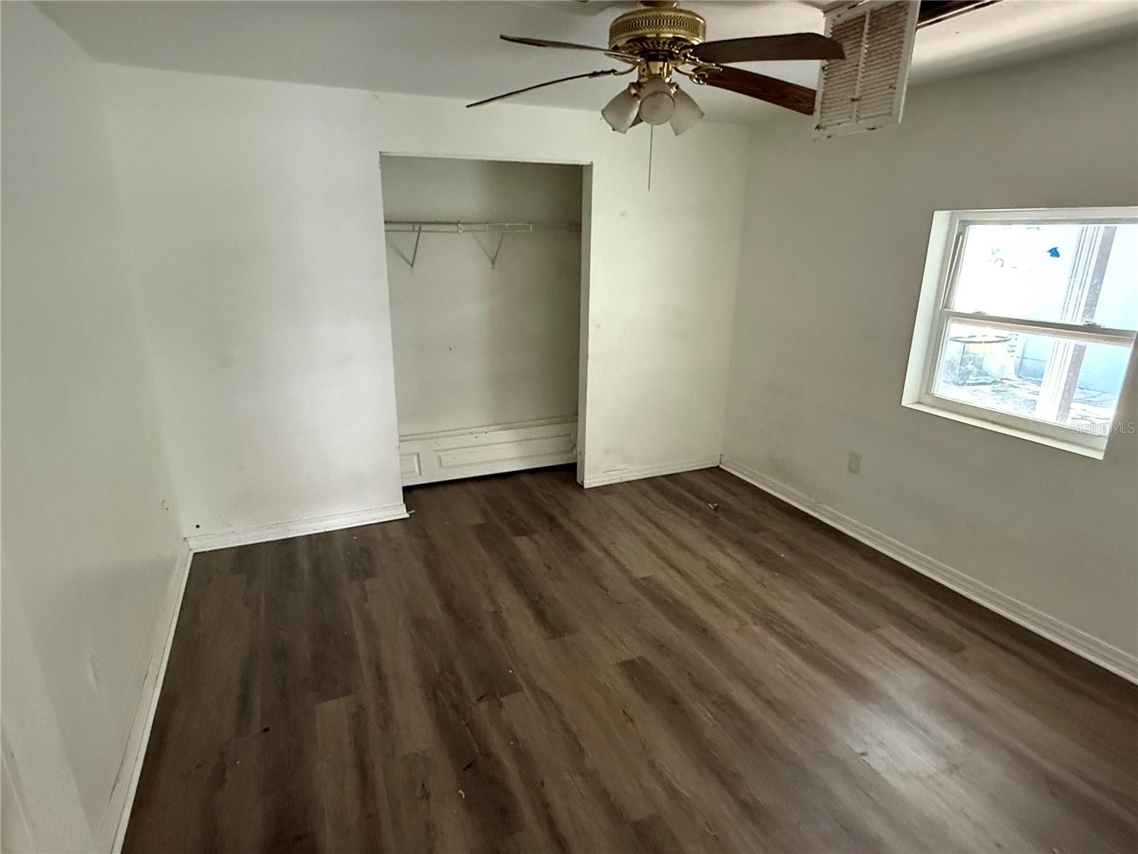 Listing photo id 6 for 3617 Rockaway Drive