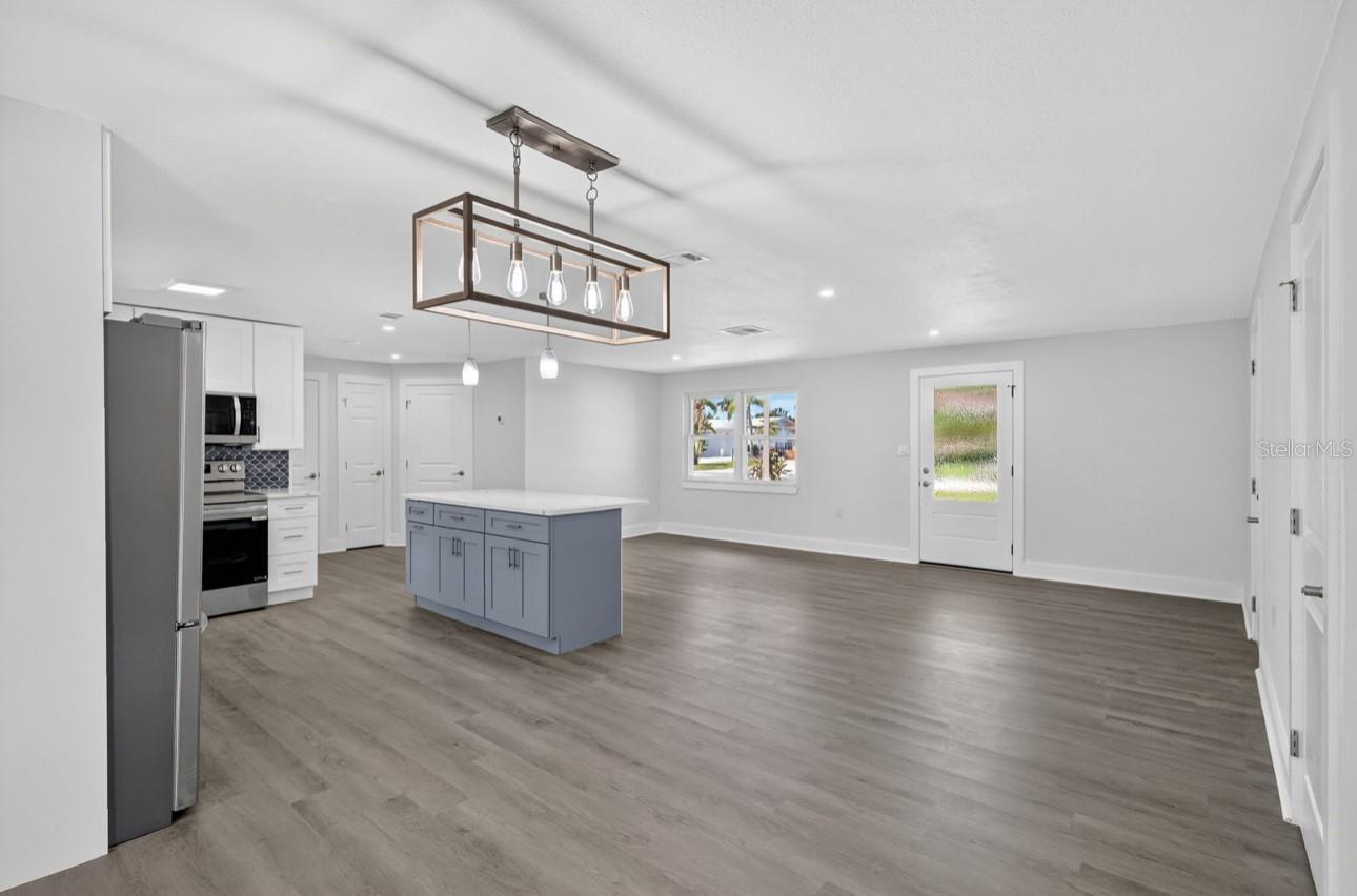 Image 11 of 53 For 2175 Edythe Drive