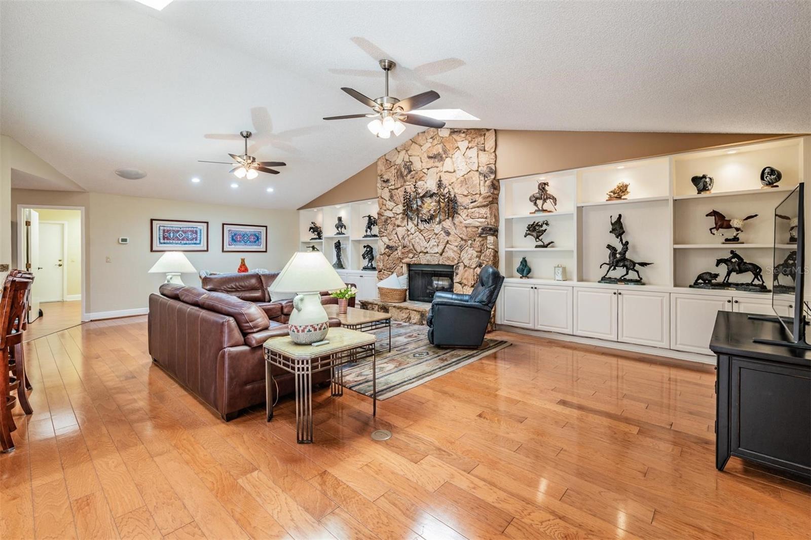 Image 15 of 49 For 663 Turnberry Court