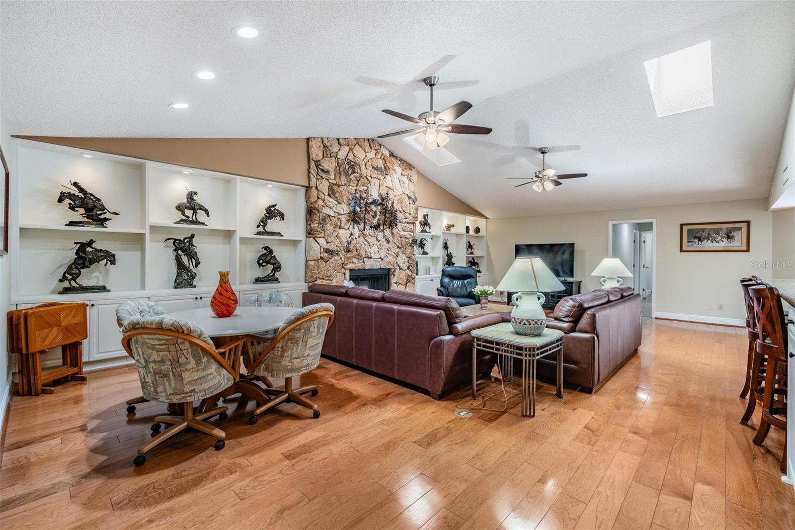 Image 16 of 49 For 663 Turnberry Court