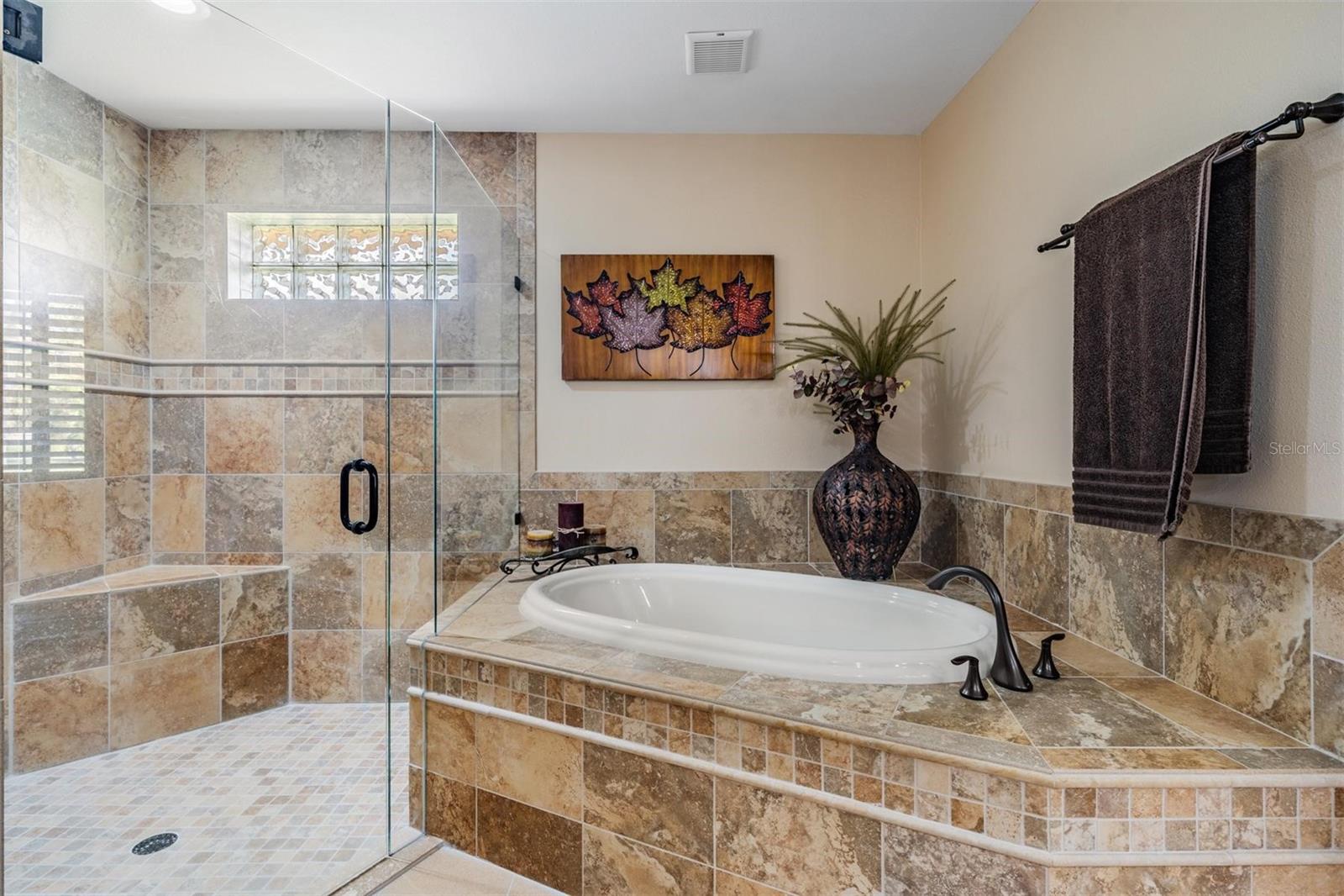 Image 32 of 49 For 663 Turnberry Court