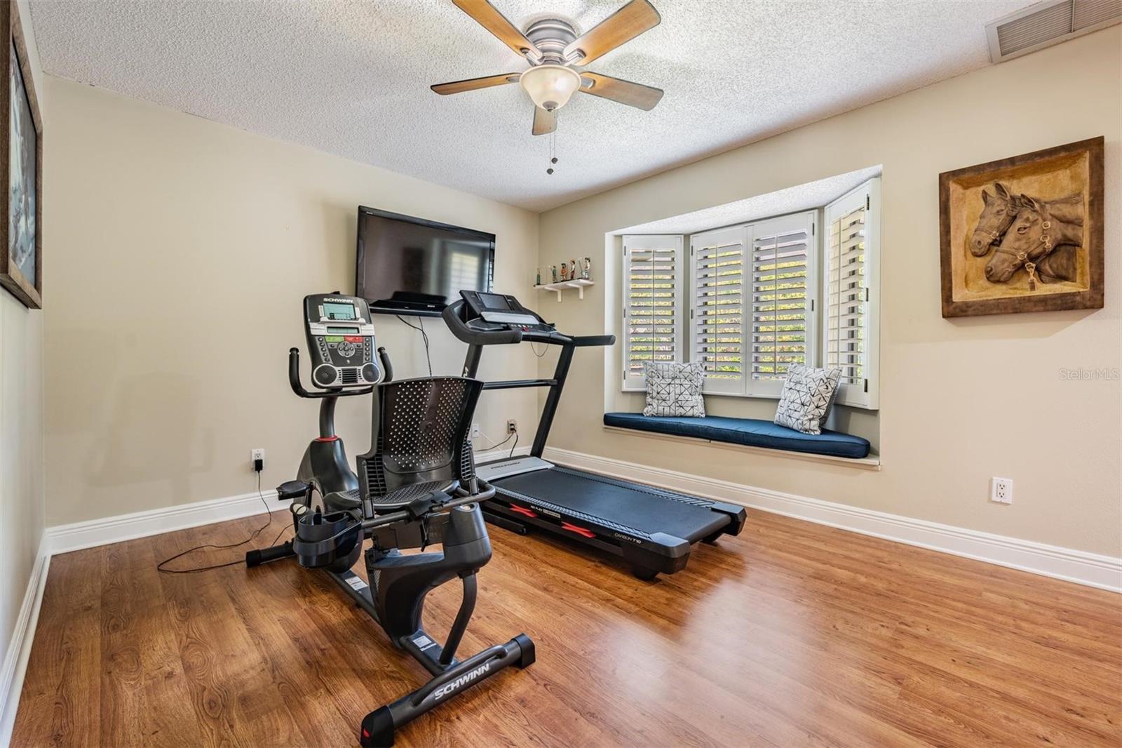 Image 37 of 49 For 663 Turnberry Court