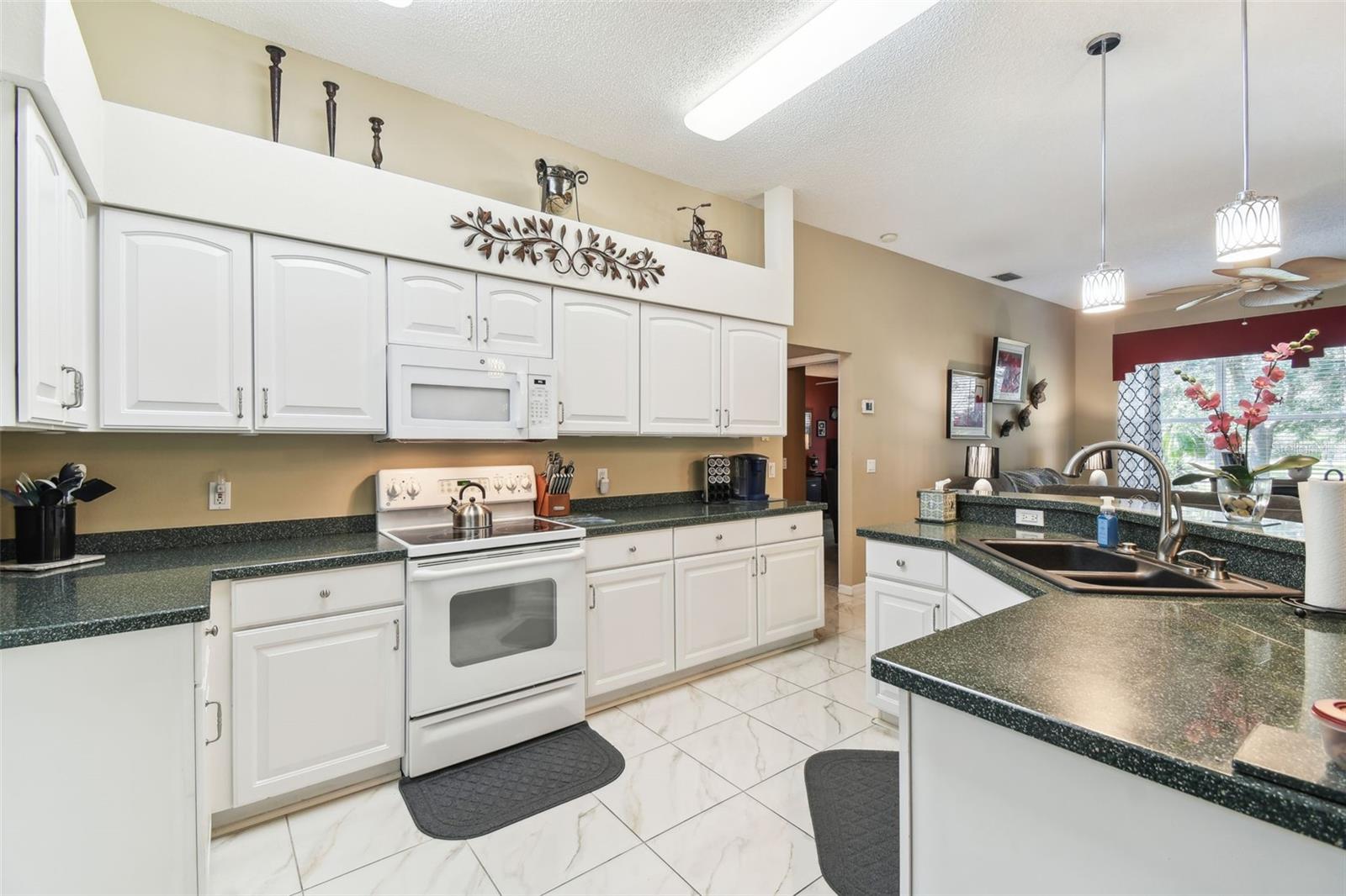 Image 11 of 47 For 18532 Myrtlewood Drive