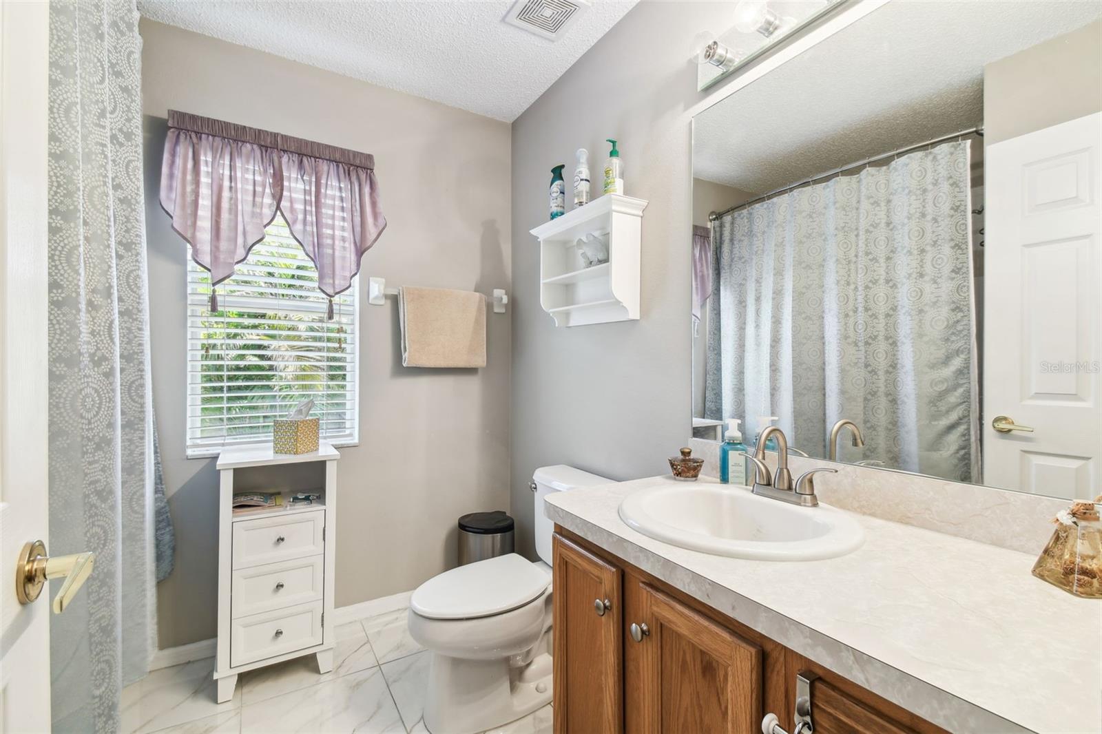 Image 21 of 47 For 18532 Myrtlewood Drive