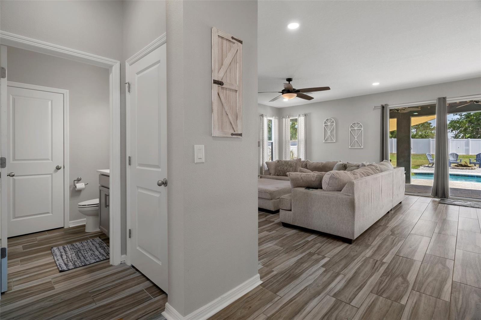 Image 10 of 81 For 733 Old Windsor Way