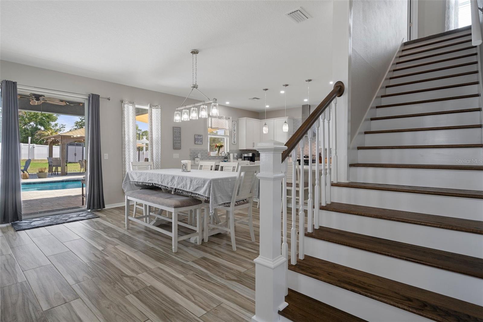 Image 12 of 81 For 733 Old Windsor Way