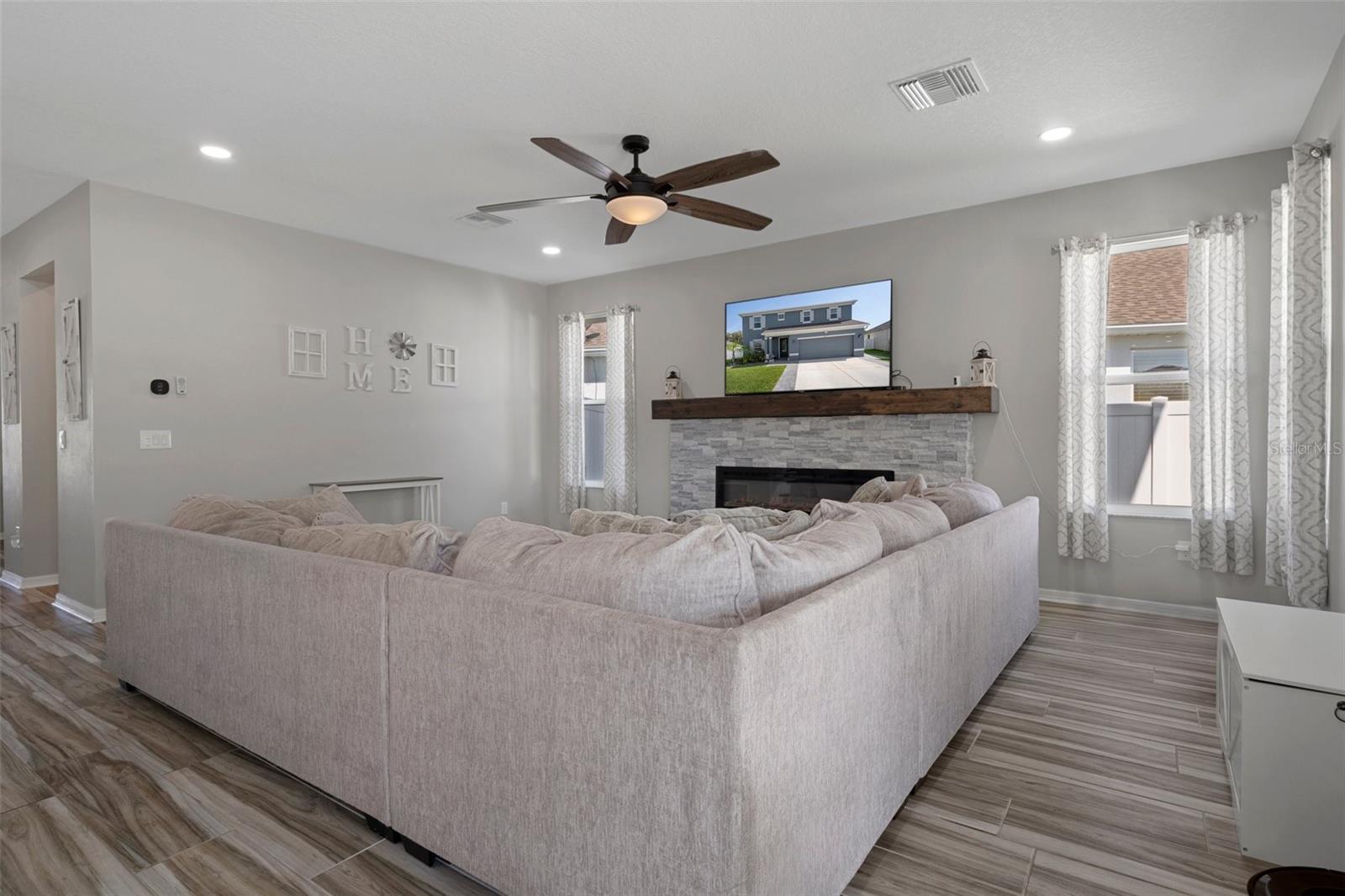 Image 17 of 81 For 733 Old Windsor Way
