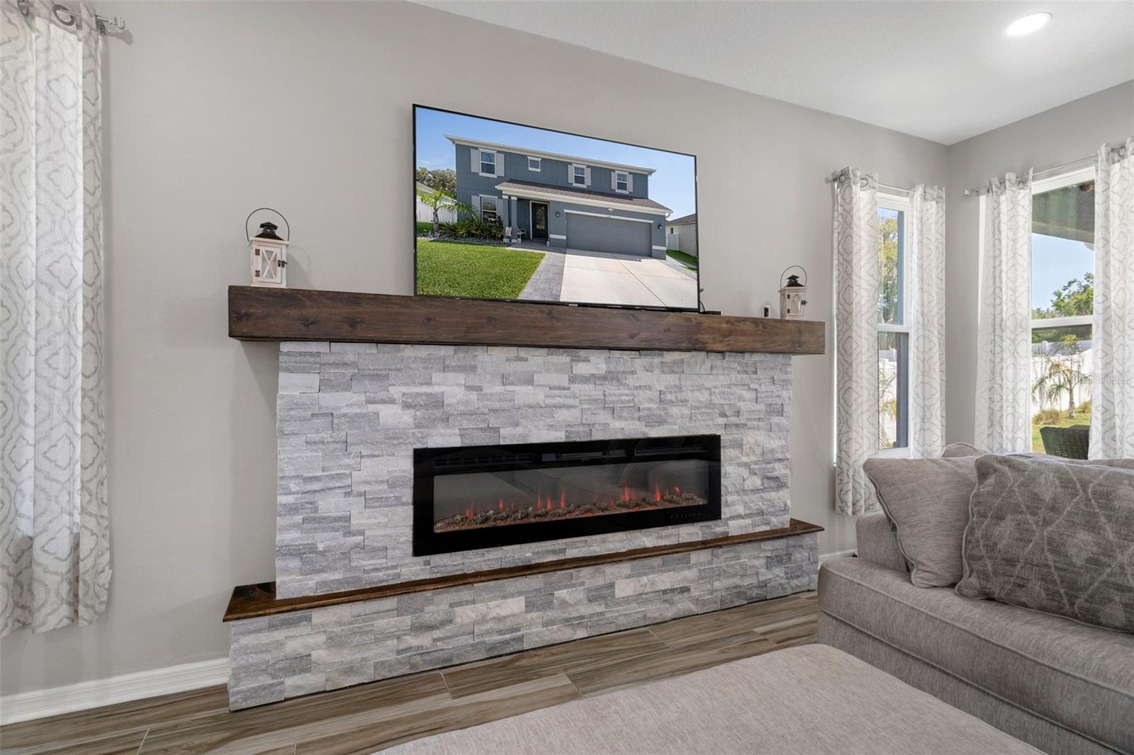 Image 18 of 81 For 733 Old Windsor Way