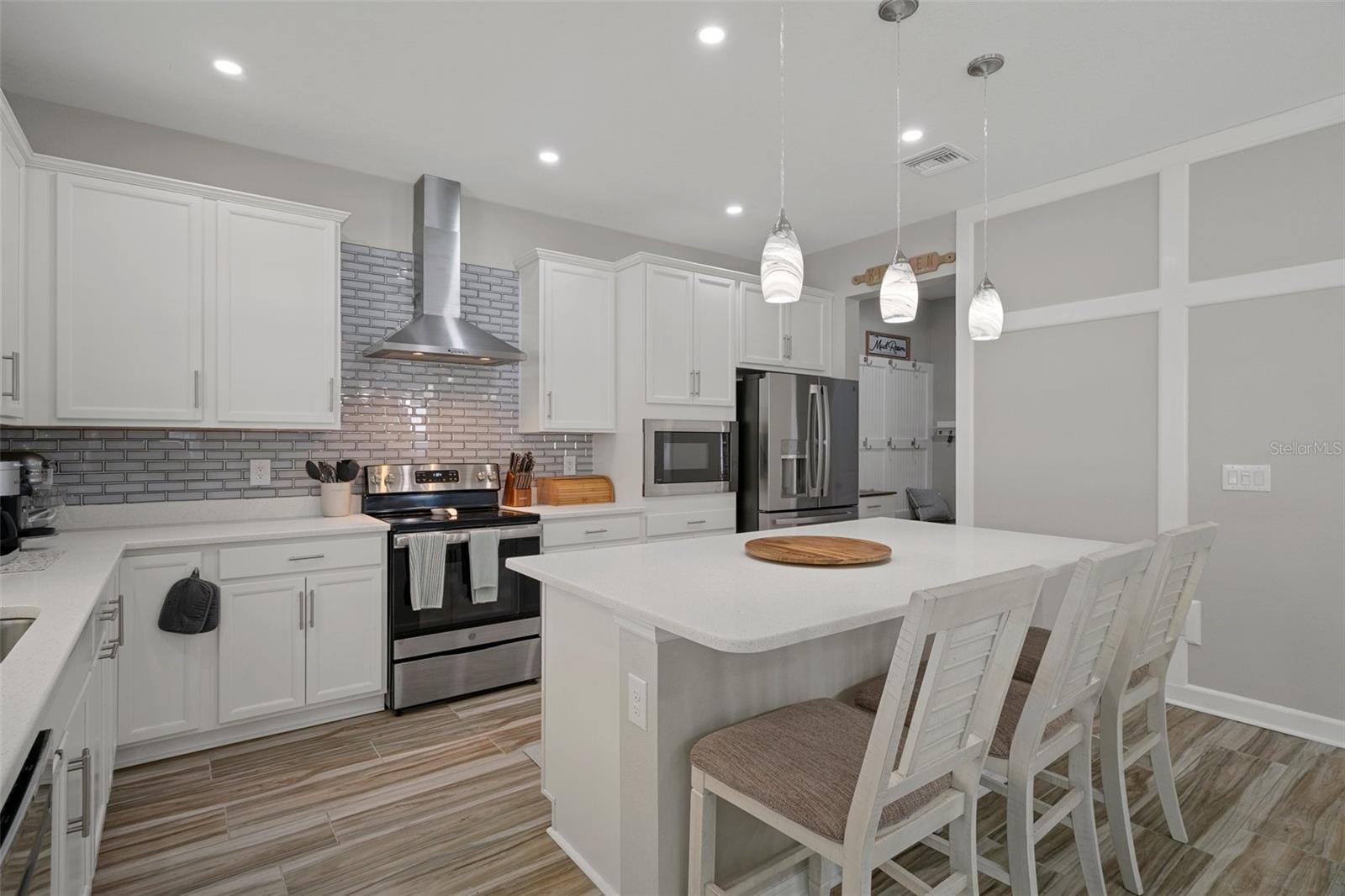 Image 22 of 81 For 733 Old Windsor Way