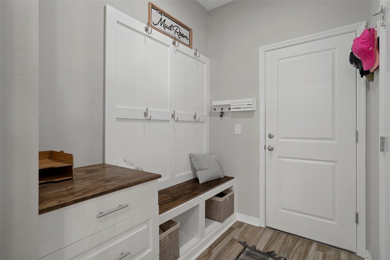 Image 27 of 81 For 733 Old Windsor Way