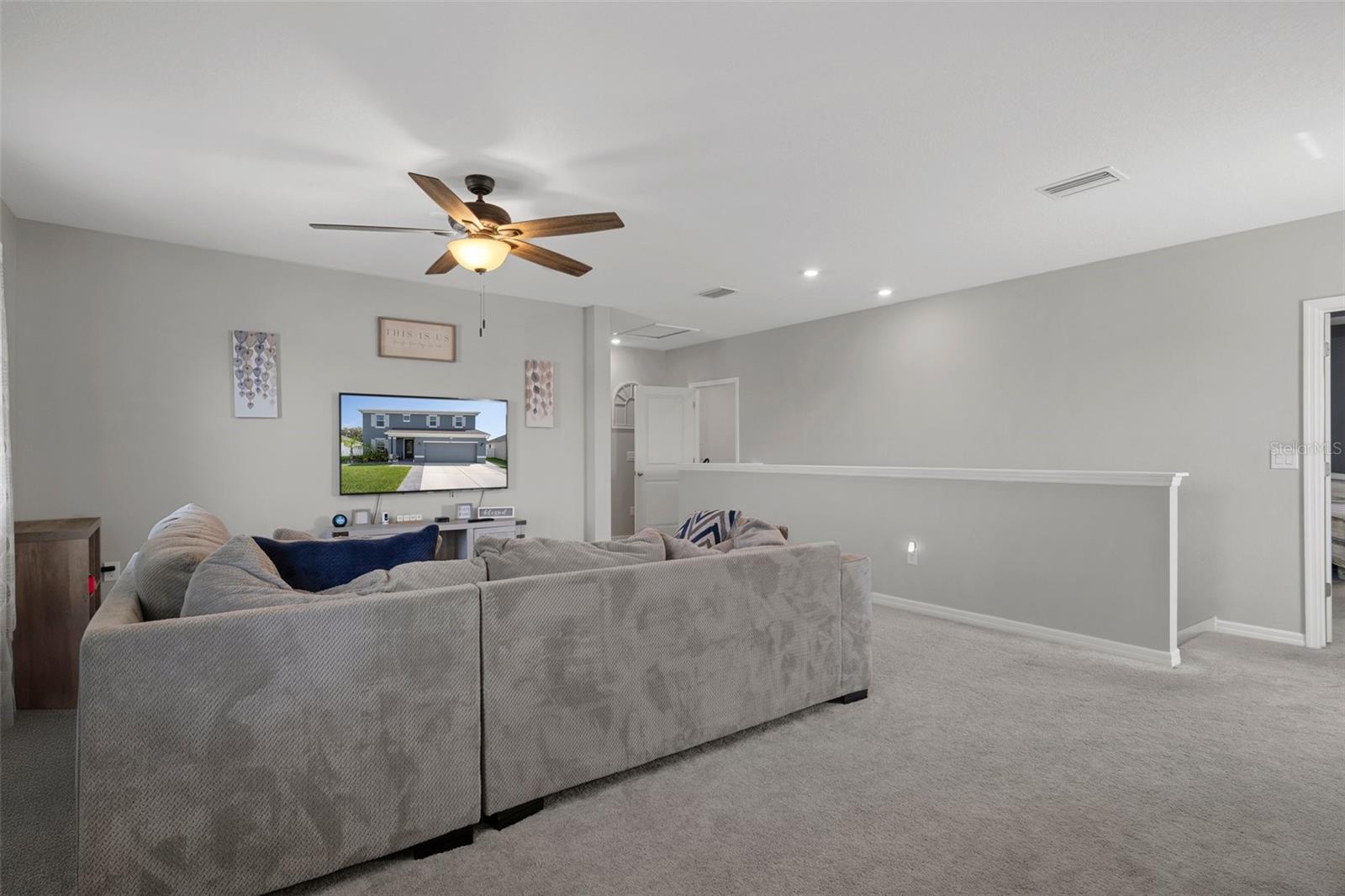Image 30 of 81 For 733 Old Windsor Way