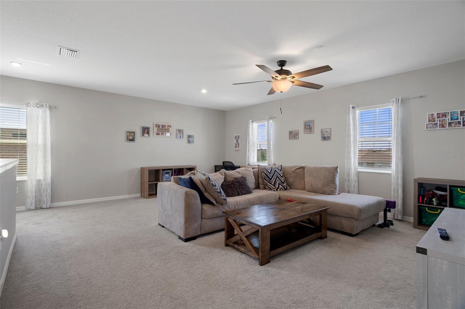Image 31 of 81 For 733 Old Windsor Way