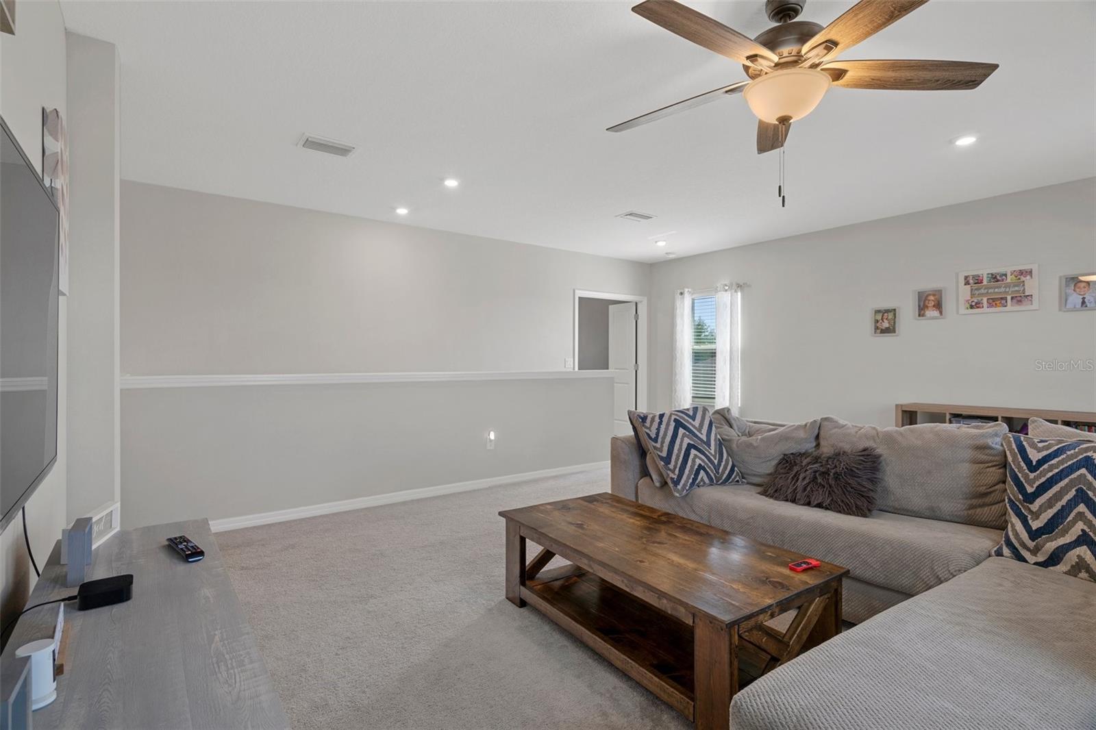 Image 32 of 81 For 733 Old Windsor Way