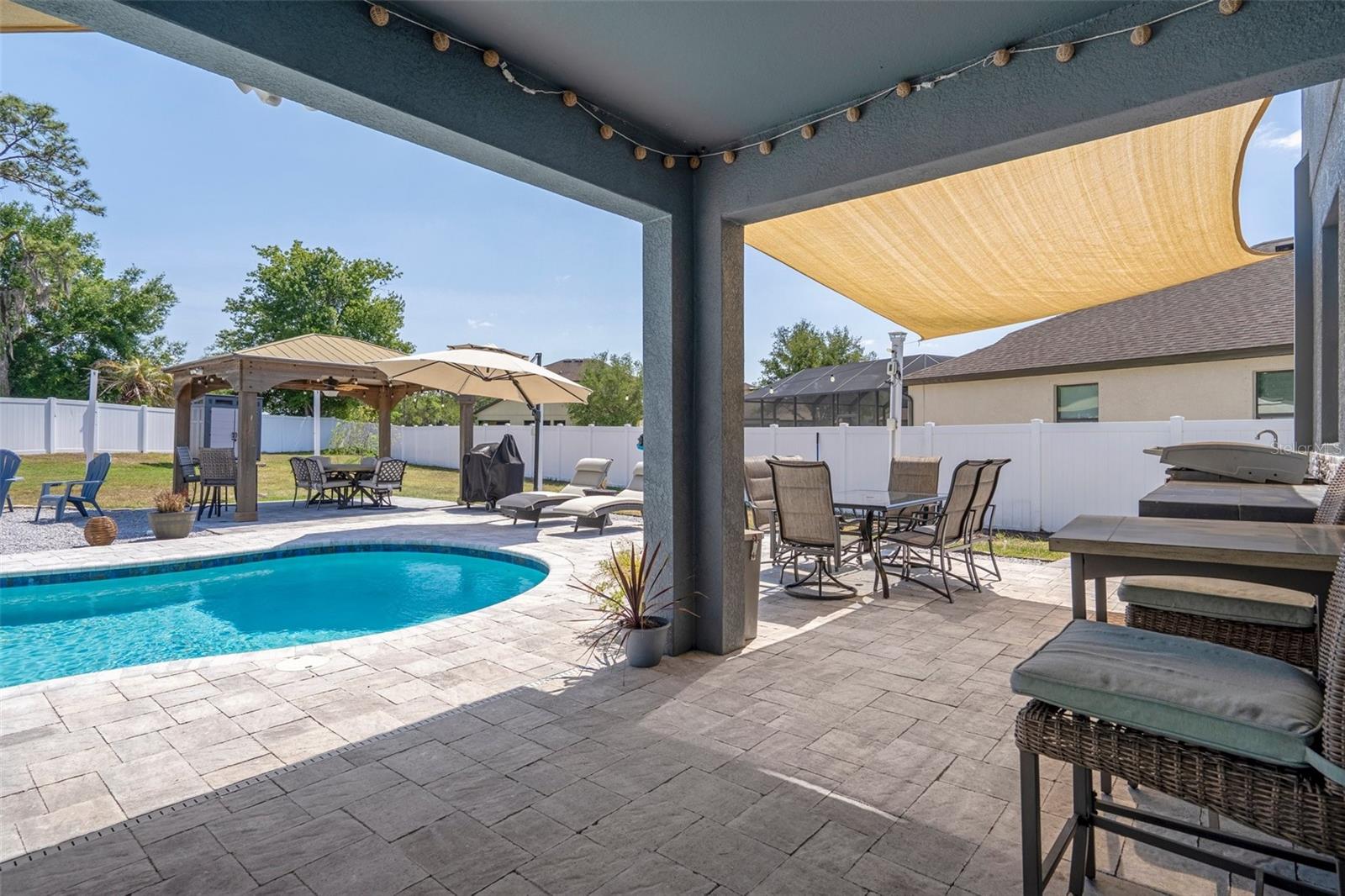 Image 56 of 81 For 733 Old Windsor Way