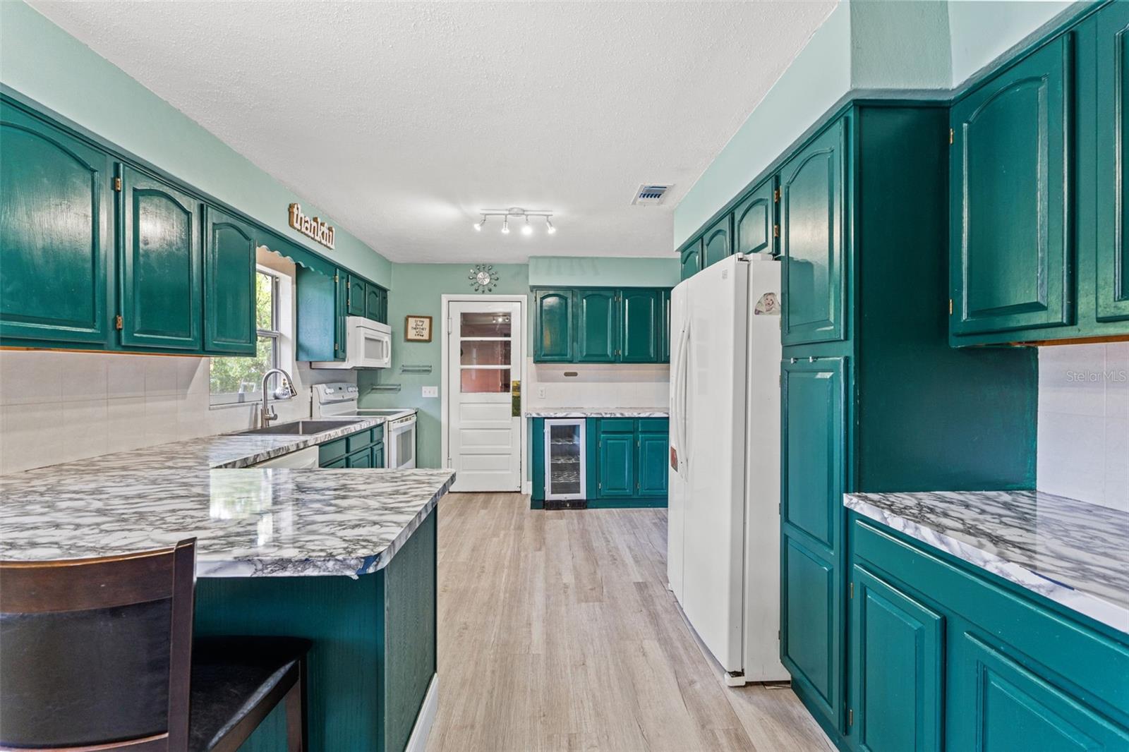 Image 11 of 42 For 800 Walton Avenue