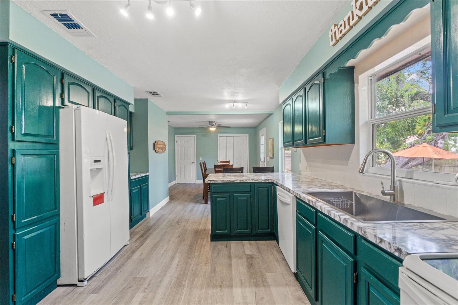 Image 12 of 42 For 800 Walton Avenue