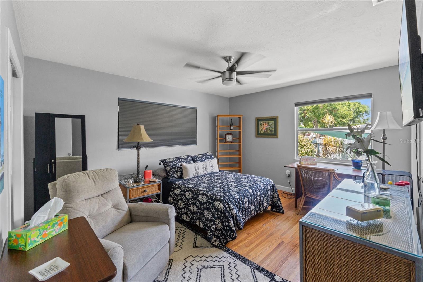 Image 18 of 42 For 800 Walton Avenue