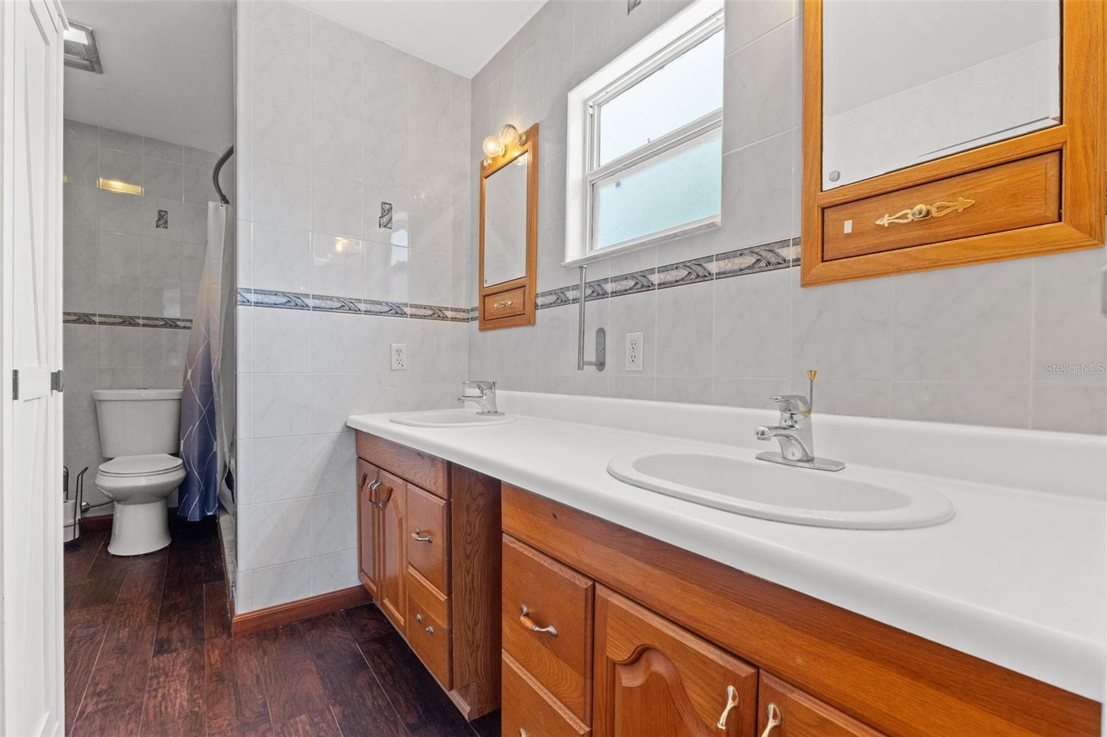 Image 21 of 42 For 800 Walton Avenue