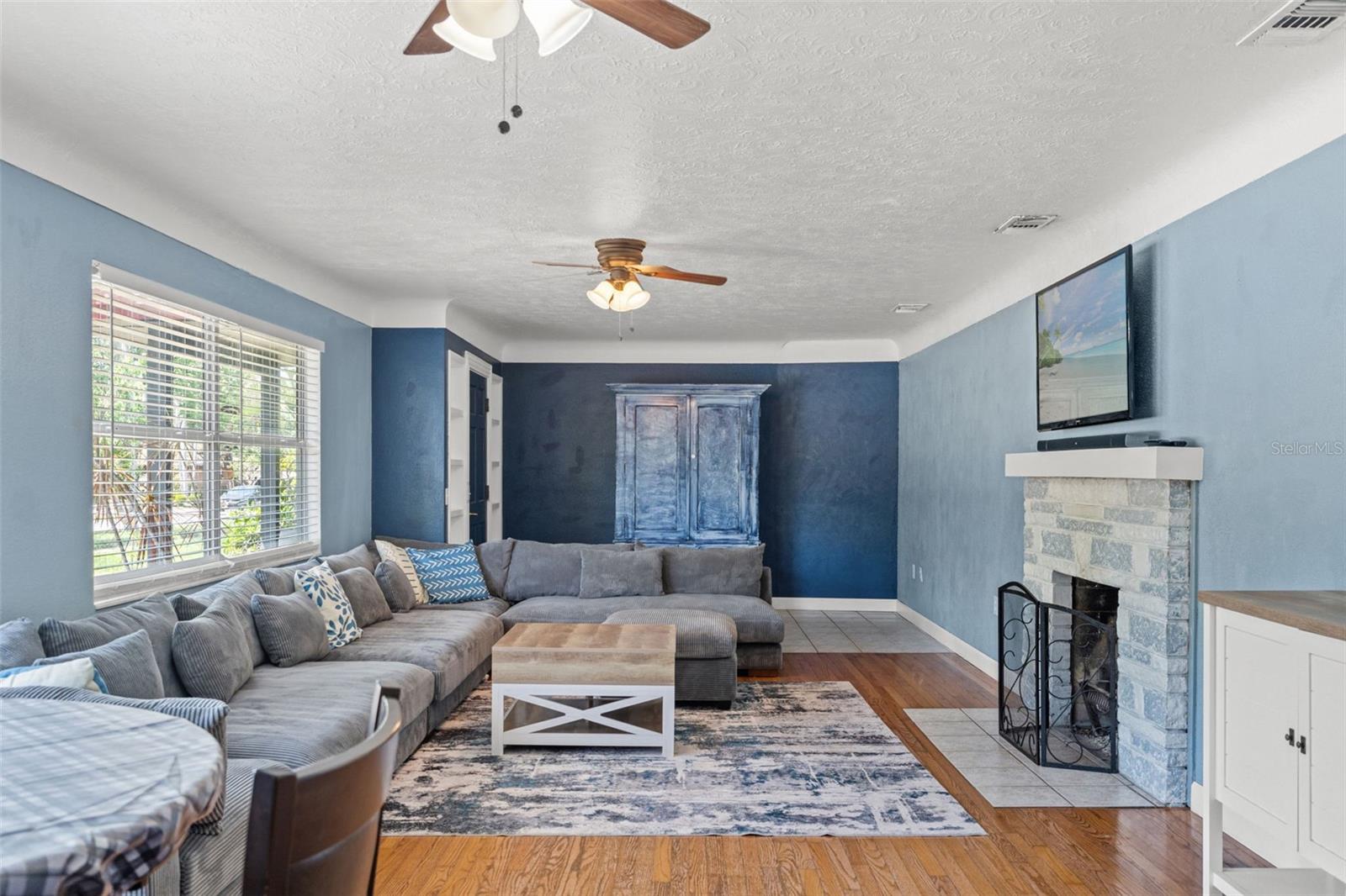 Image 9 of 42 For 800 Walton Avenue