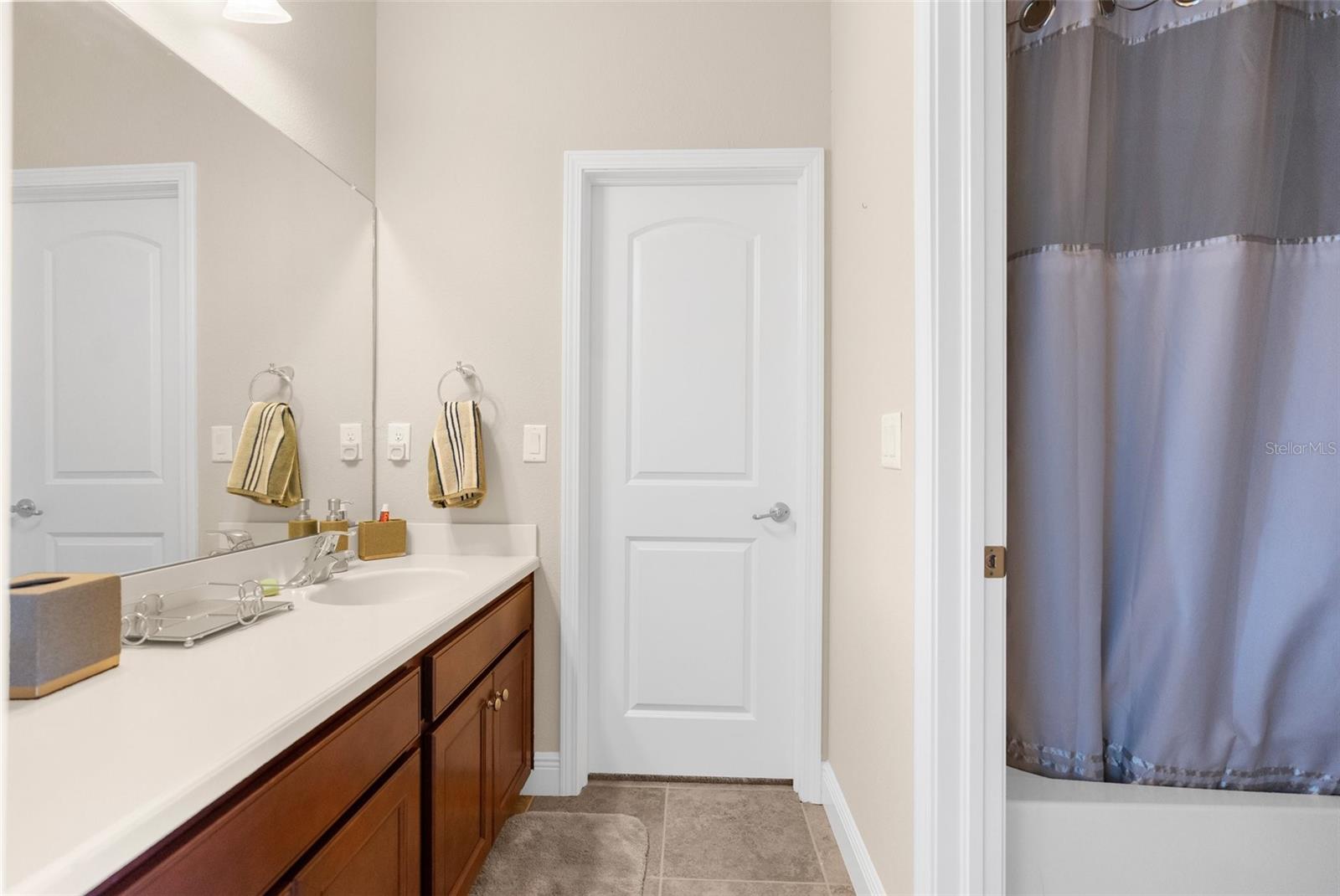 Image 35 of 47 For 1382 Heritage Landings Drive