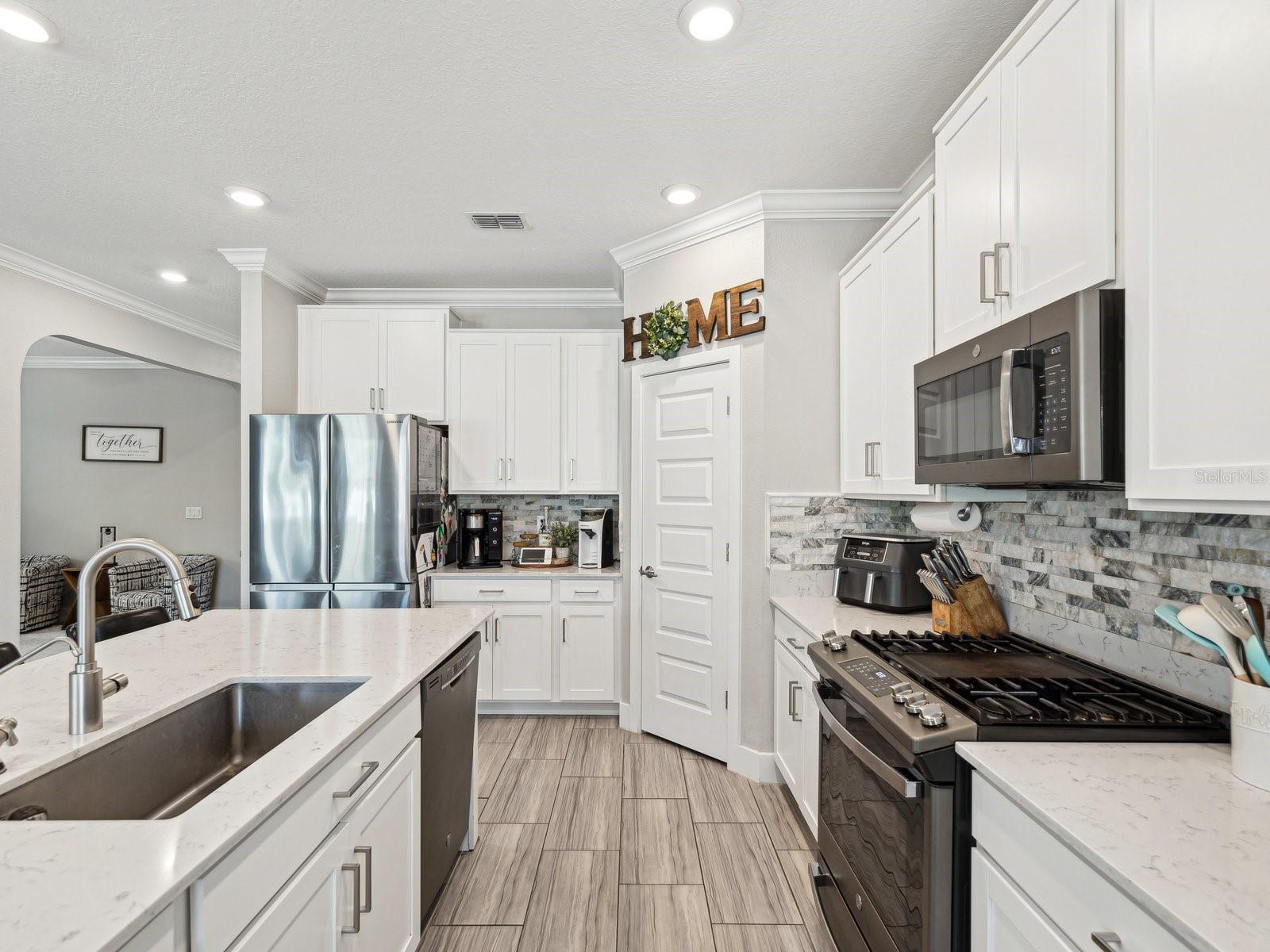 Listing photo id 13 for 8630 Campus Woods Way
