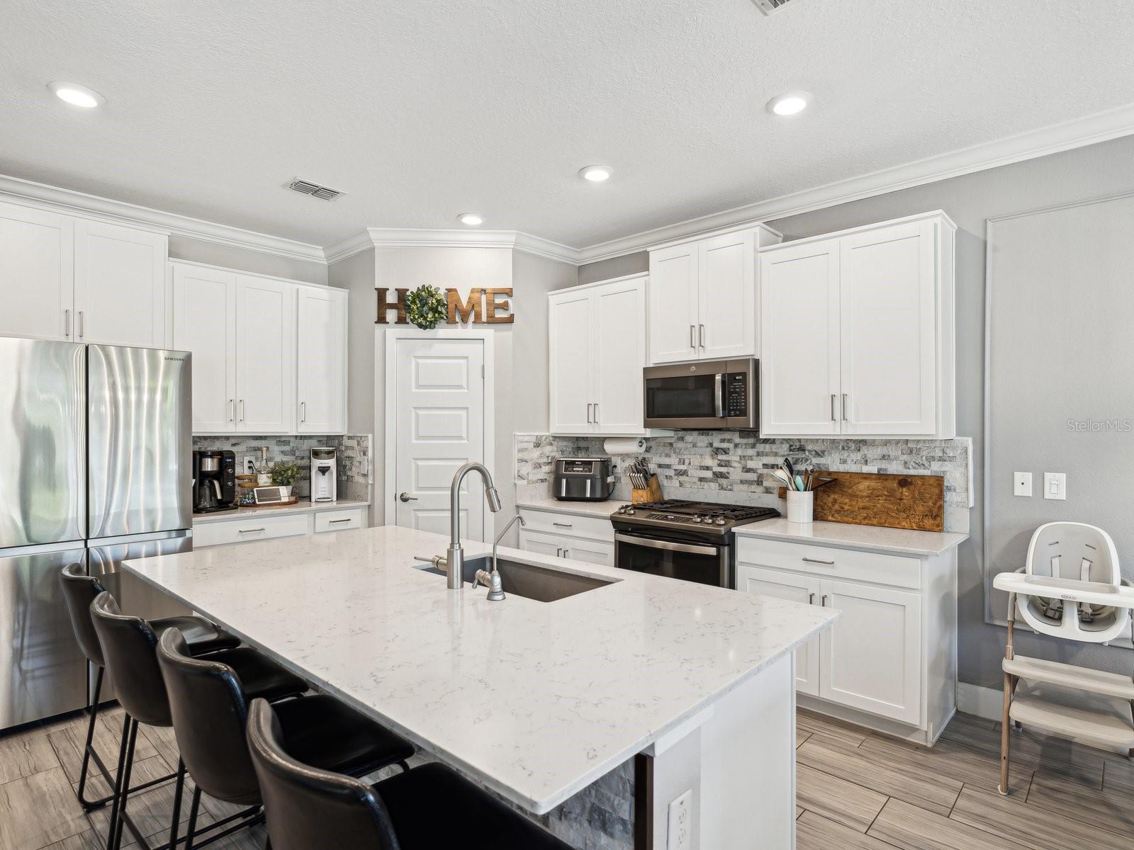 Listing photo id 15 for 8630 Campus Woods Way