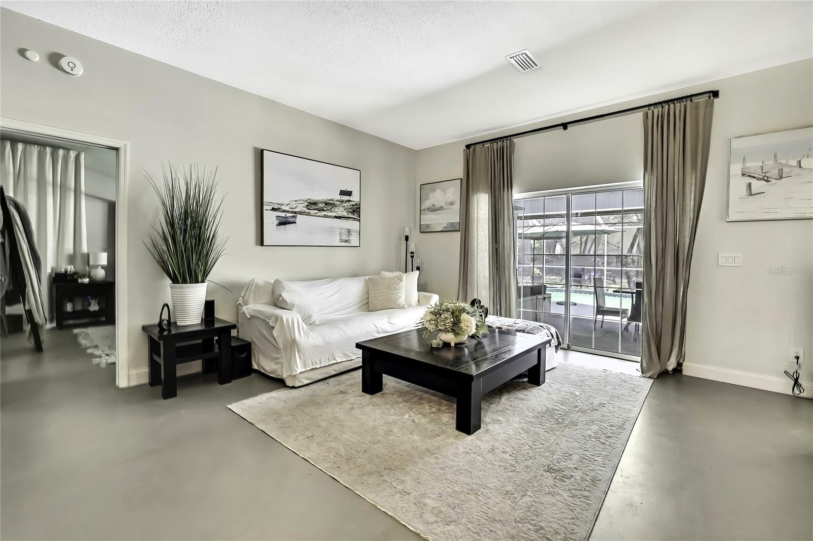 Image 6 of 67 For 7233 Royal Oak Drive