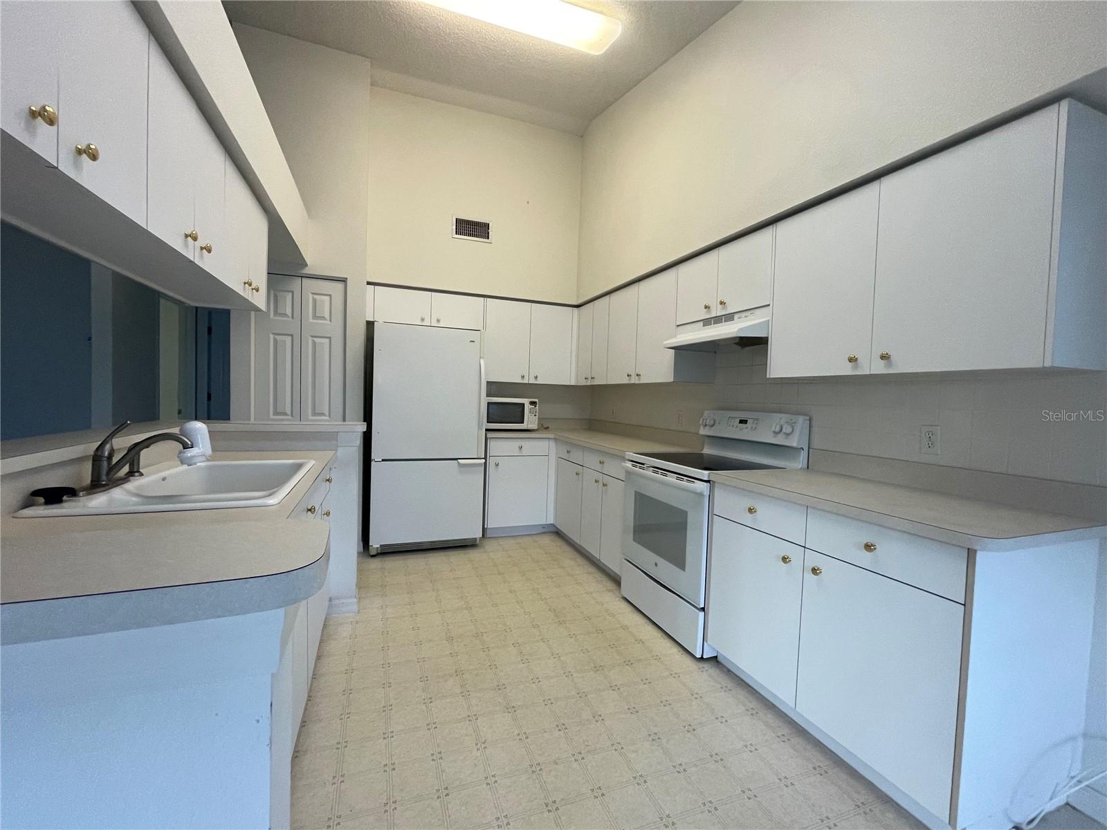 Image 6 of 31 For 11213 Brooklawn Drive