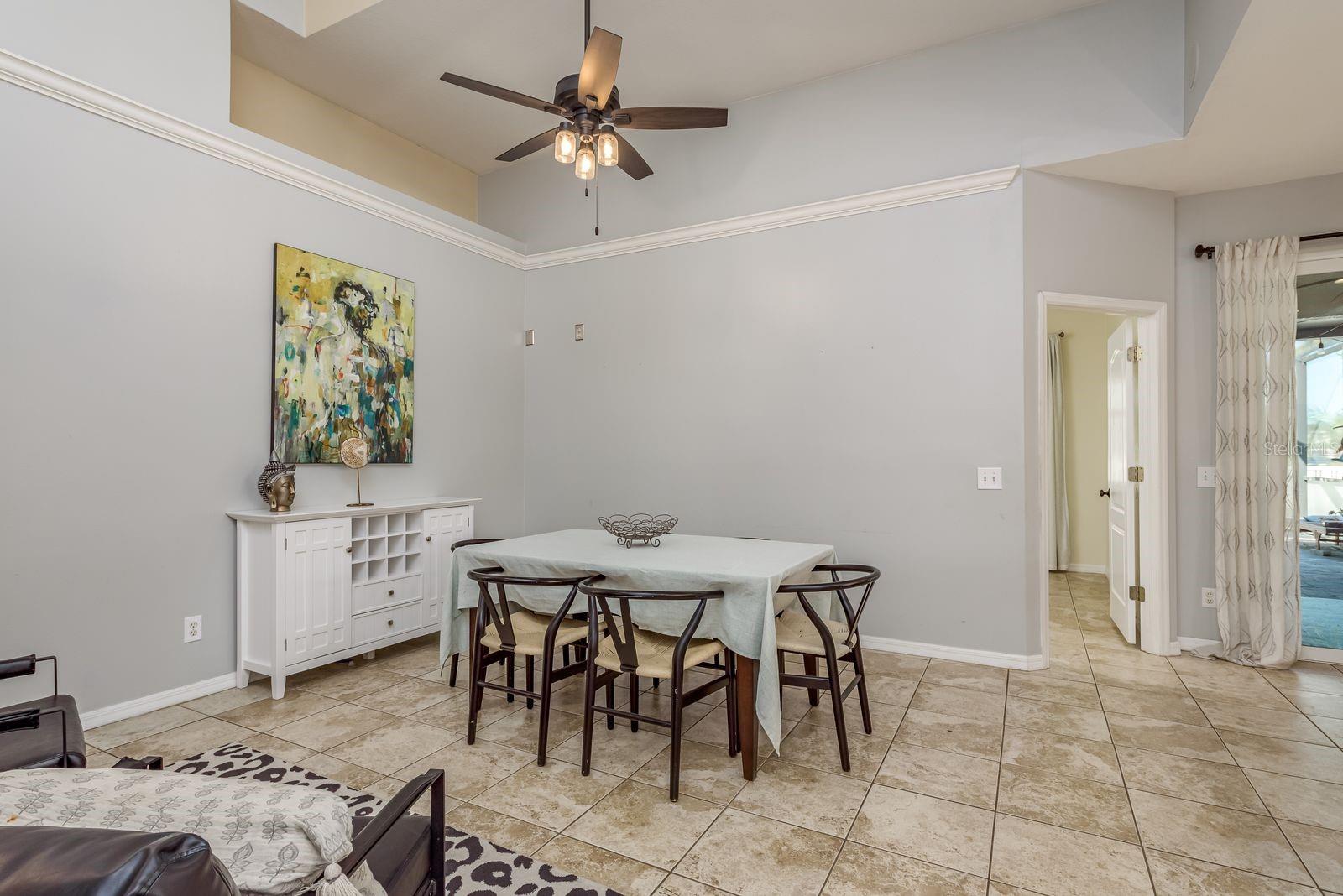 Listing photo id 10 for 1810 Winsloe Drive