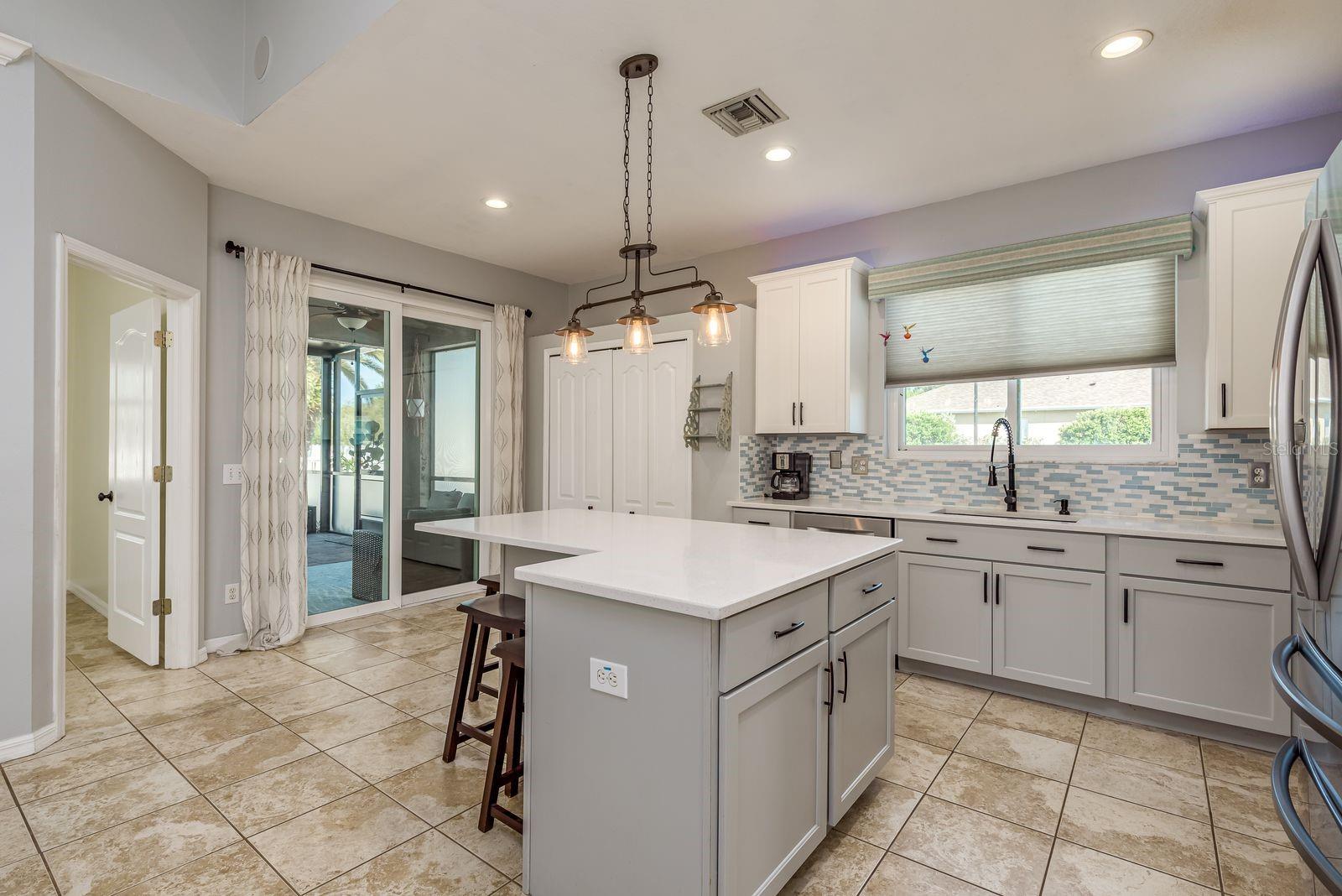 Listing photo id 12 for 1810 Winsloe Drive