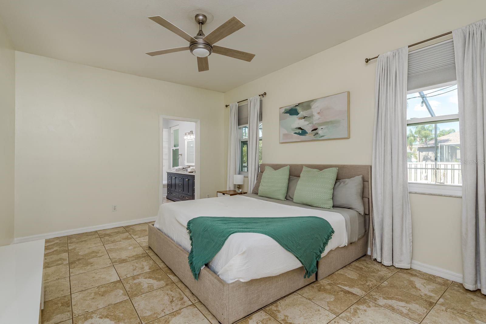 Listing photo id 16 for 1810 Winsloe Drive