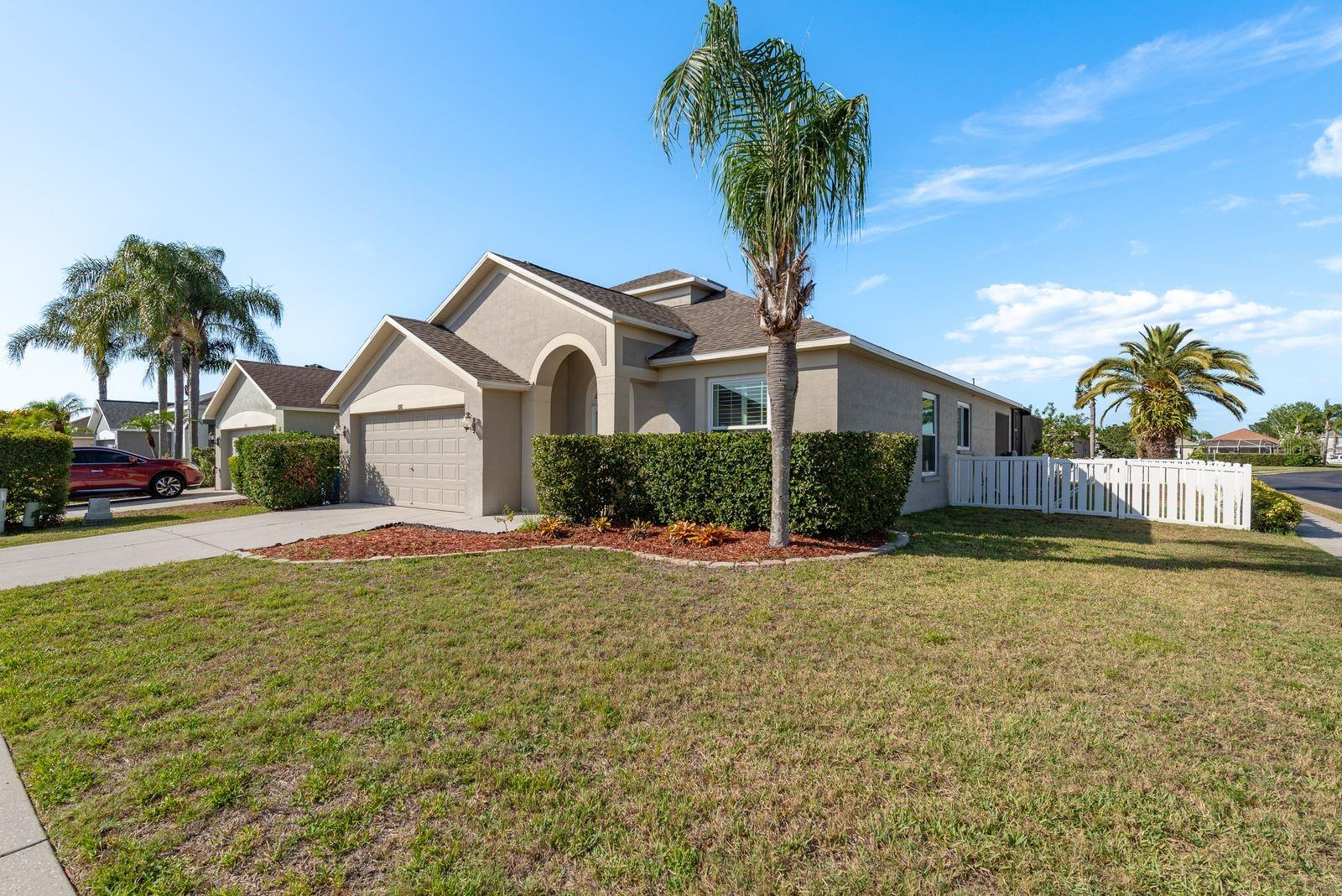 Listing photo id 0 for 1810 Winsloe Drive