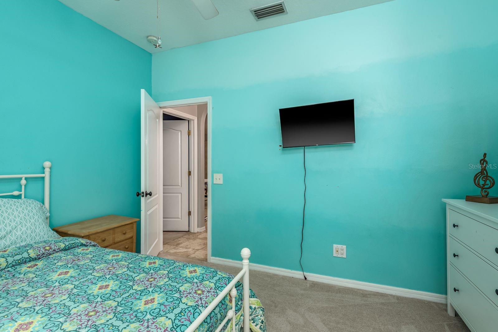 Listing photo id 24 for 1810 Winsloe Drive