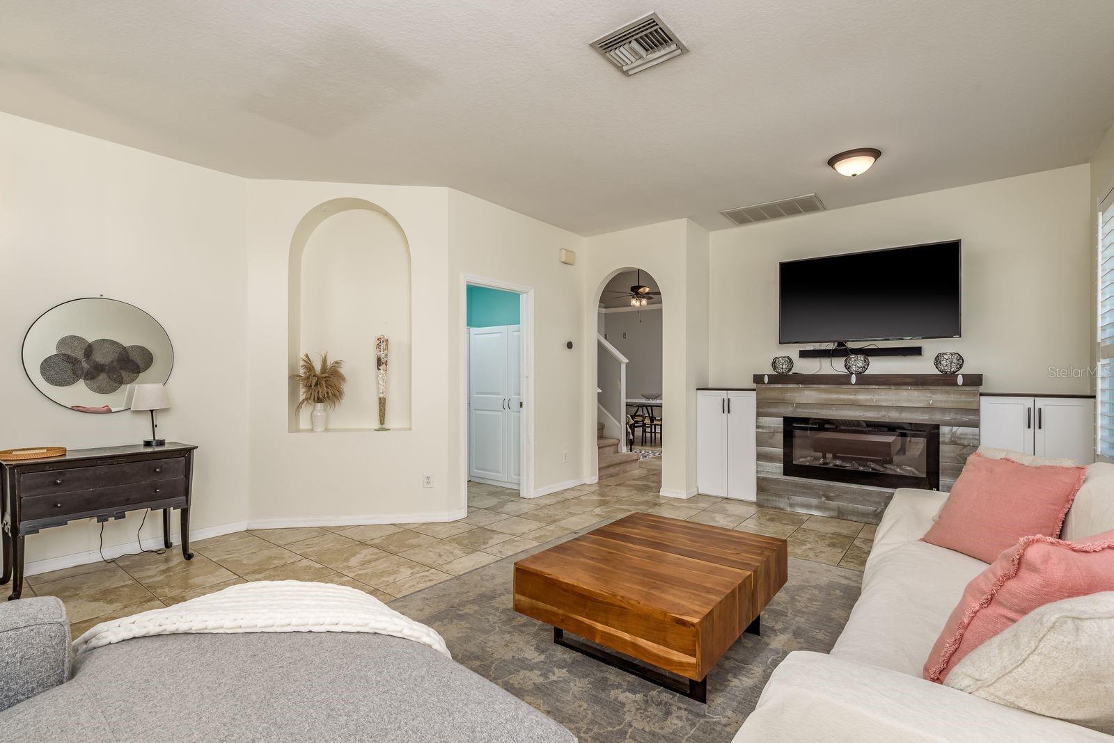 Listing photo id 5 for 1810 Winsloe Drive