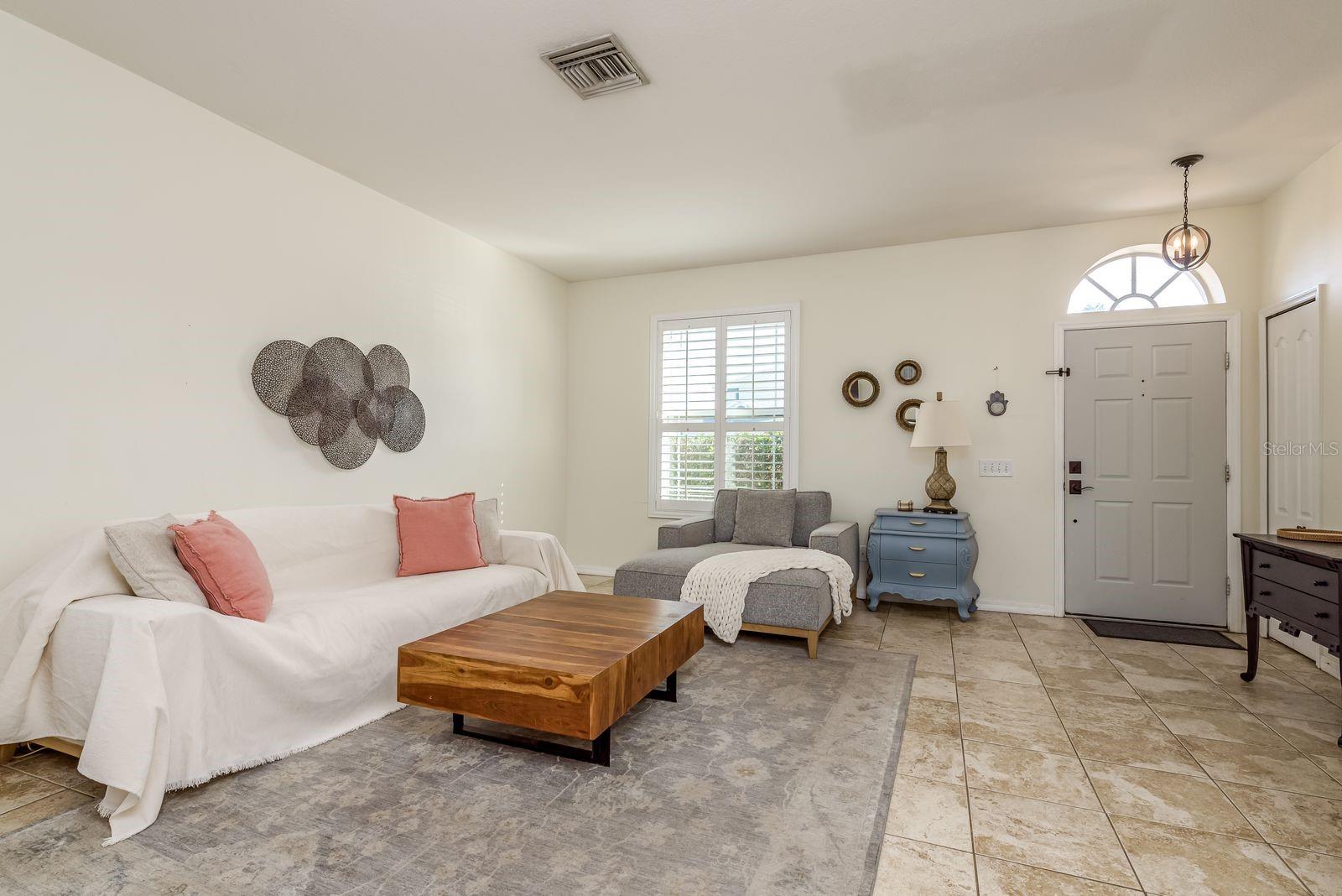 Listing photo id 7 for 1810 Winsloe Drive