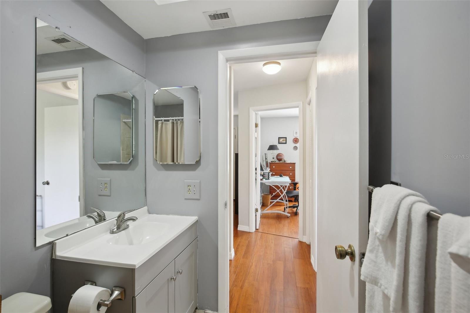 Image 28 of 40 For 12906 Sandburst Lane