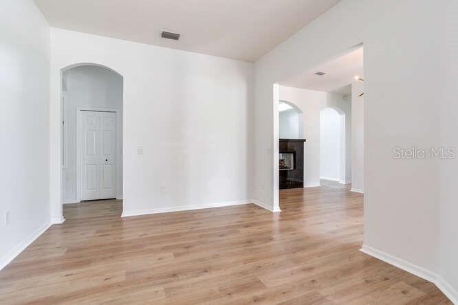 Listing photo id 22 for 15906 Prince William Place