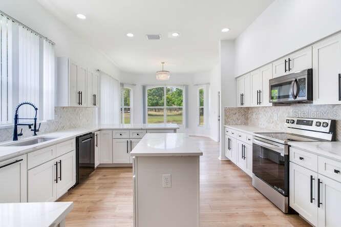 Listing photo id 23 for 15906 Prince William Place