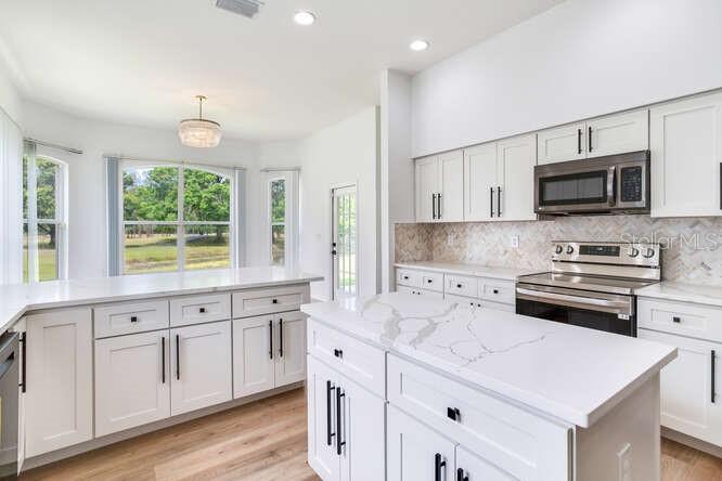 Listing photo id 24 for 15906 Prince William Place
