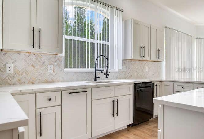 Listing photo id 26 for 15906 Prince William Place