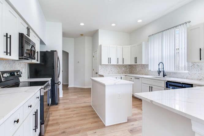 Listing photo id 27 for 15906 Prince William Place