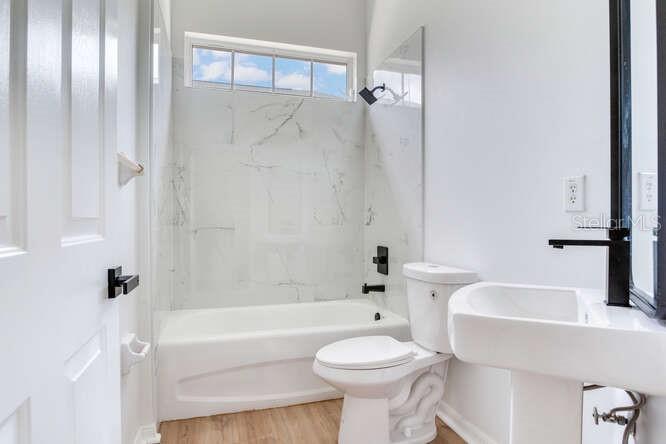 Listing photo id 31 for 15906 Prince William Place