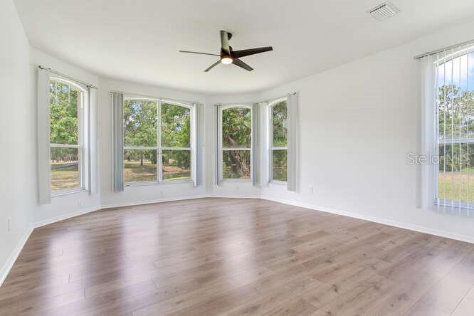 Listing photo id 32 for 15906 Prince William Place