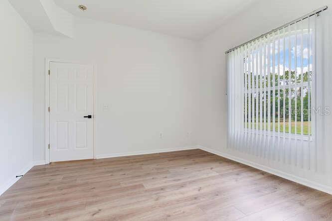 Listing photo id 38 for 15906 Prince William Place
